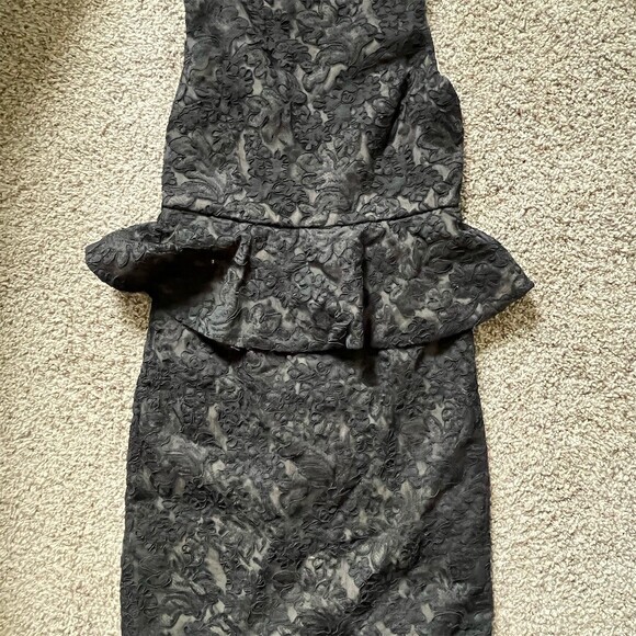 PrettyLittleThing Dresses & Skirts - PrettyLittleThing Dress Womens Size M Black Floral Lace Peplum V-Neck Knee